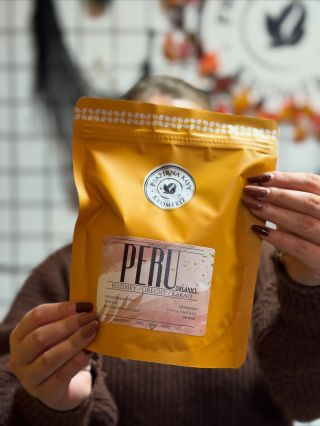 Listopad patří klidu, teplu a vůni čerstvě pražené kávy. A právě teď v šálcích voní Peru HB MCM EP Organics Arabica, káva,...