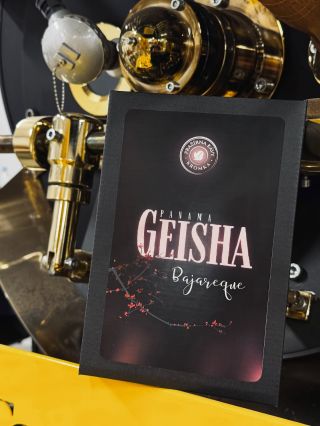 Existují kávy, které pijeme. A pak jsou ty, které si pamatujeme. ☕️✨ Představujeme vám absolutní klenot naší nabídky....